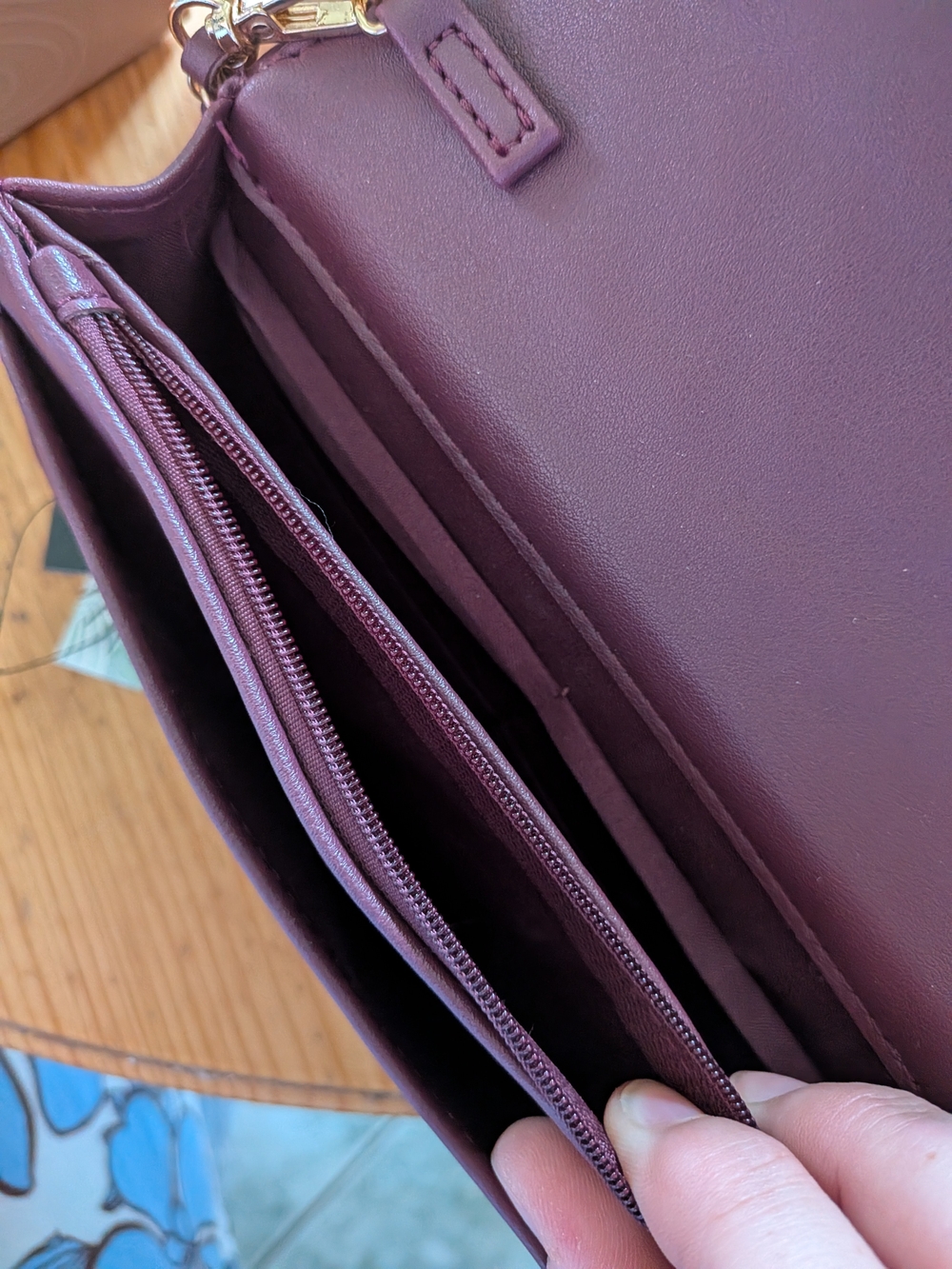 Quilted Plum Chain Crossbody Bag with Gold Logo - Picture 3 of 3
